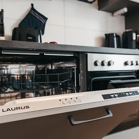 Atlas 6 Oberhausen, 3 Zimmer, Naehe Bahnhof, Westfield Centro Apartman